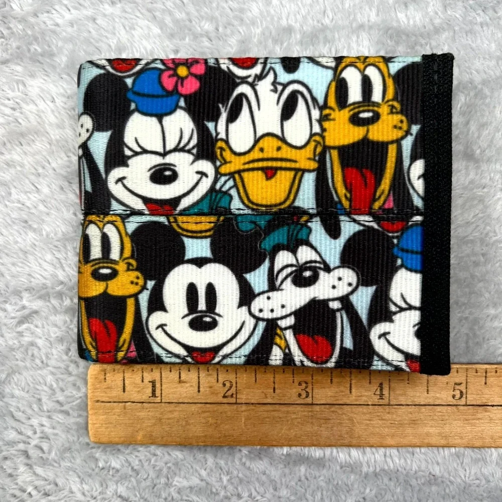 Harveys for Disney Couture‎ Mickey & Friends Boyfriend Seatbelt Bifold Wallet
